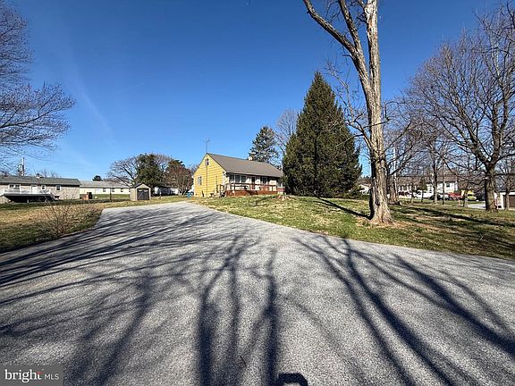 2nd image of 283 Kelton Rd