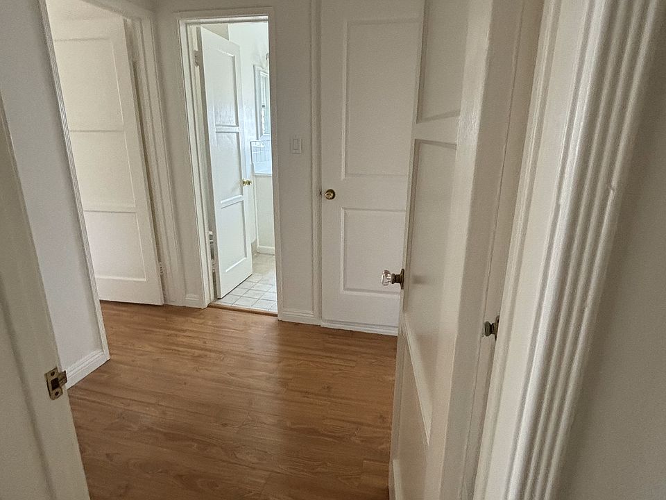 Hall between the bedrooms is ample -- gives added privacy between the rooms