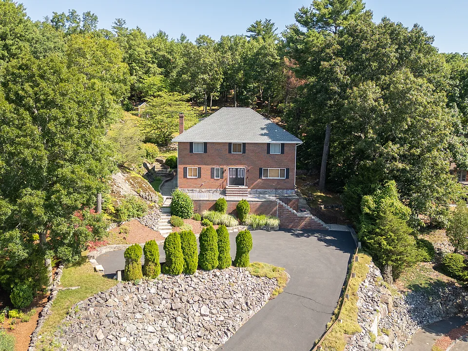 12 Parkway Dr