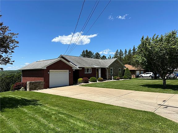 3rd image of 1053 Lakeview Dr