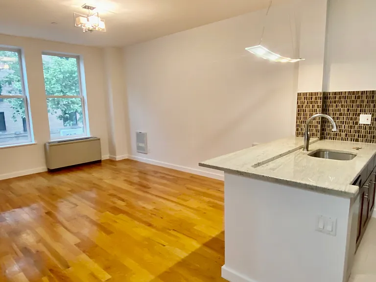 367 Waverly Ave #2D — Photo 1