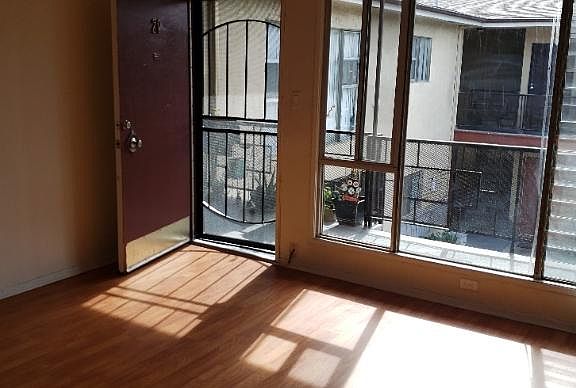 4th image of 3945 Stevely Ave APT 20
