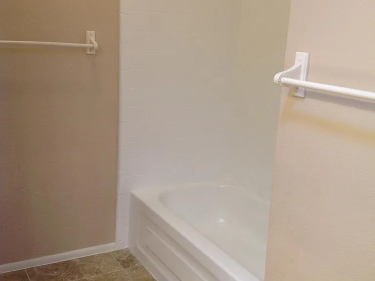 Bathroom 2 Shower/Tub