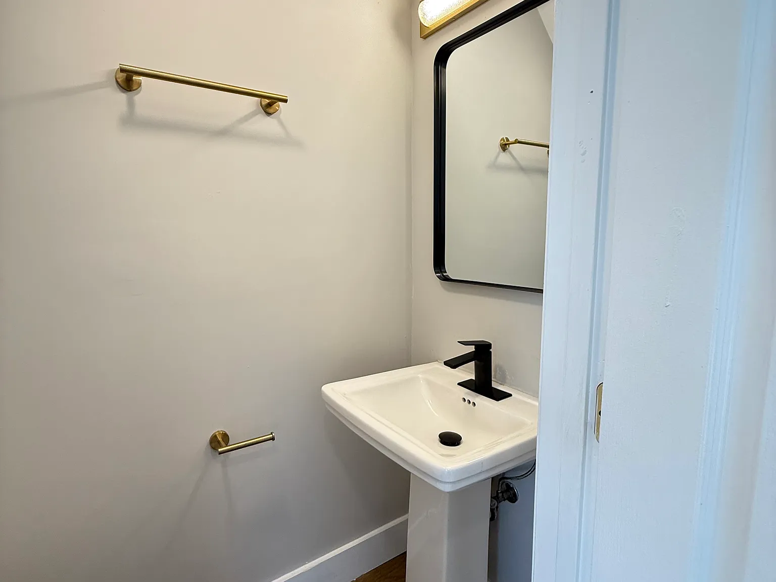 3 bed, 1.5 bath, 1000 sqft, $2,600 — Photo 2