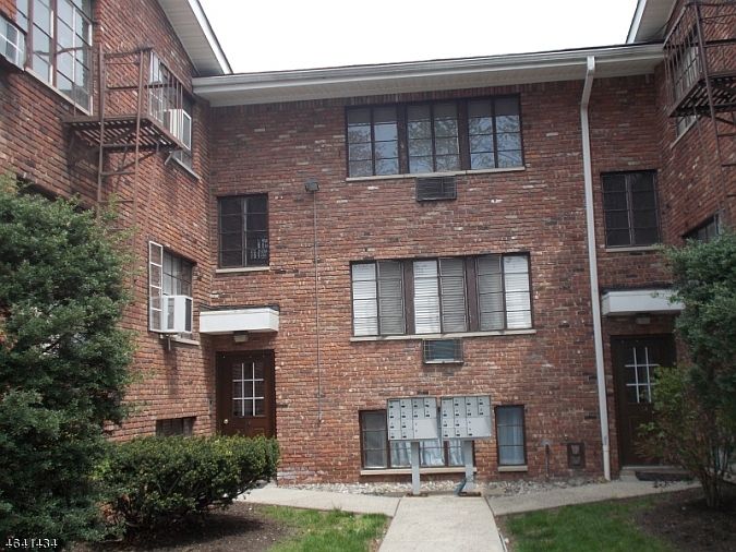 2nd image of 16 Washington St APT 1B