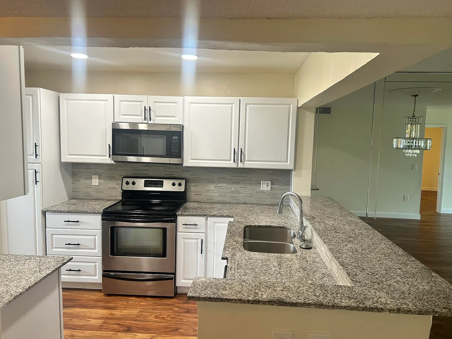 2 bed, 2.0 bath, 1390 sqft, $2,200 — Photo 2