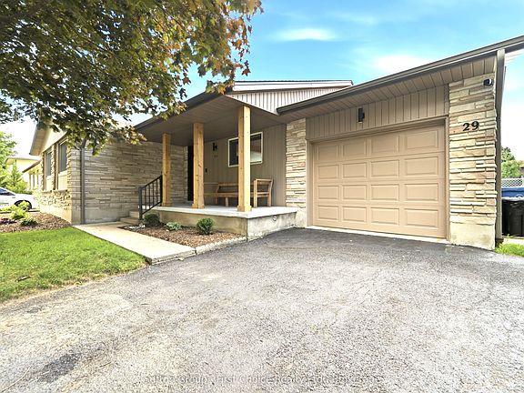 3rd image of 29 Windemere Cres