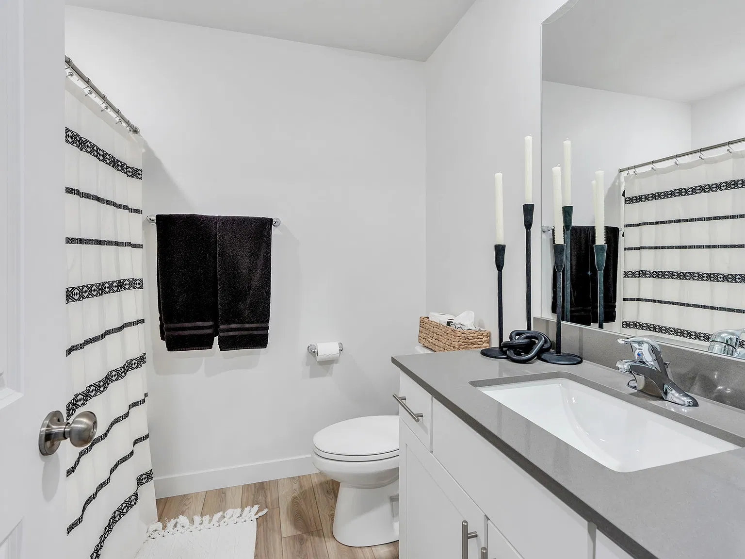 3 bed, 2727 sqft, $2,150 — Photo 4