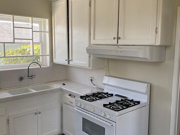 3rd image of 2204 Cabrillo Ave APT C