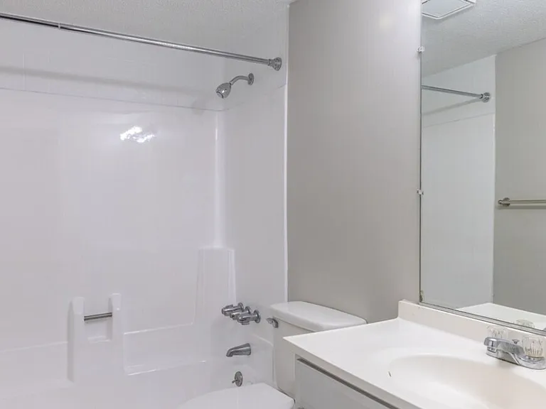 812 Fairview Dr — Photo 3
