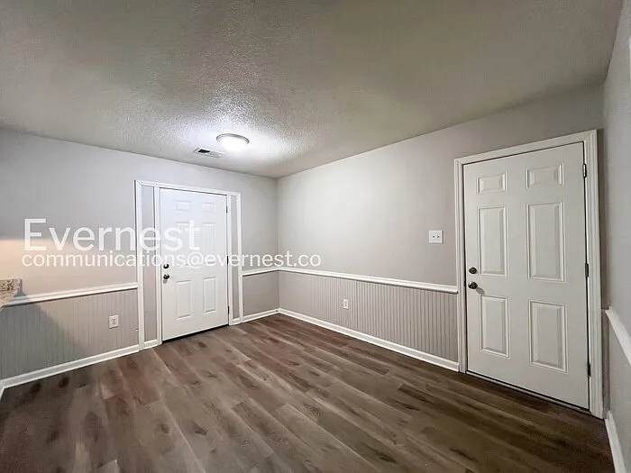 6445 Collinwood Rd — Photo 8