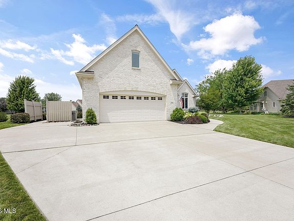 4th image of 690 Ridge Lake Ct