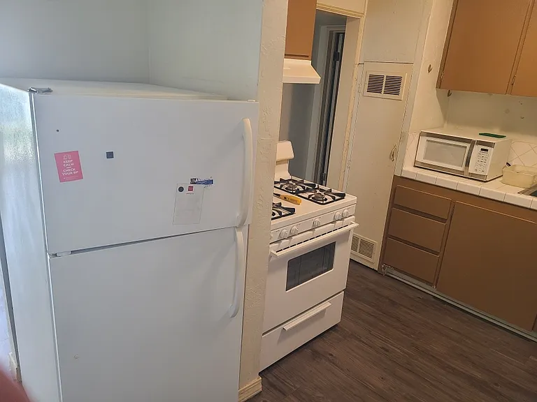 701 W Yandell Dr #4 — Photo 7