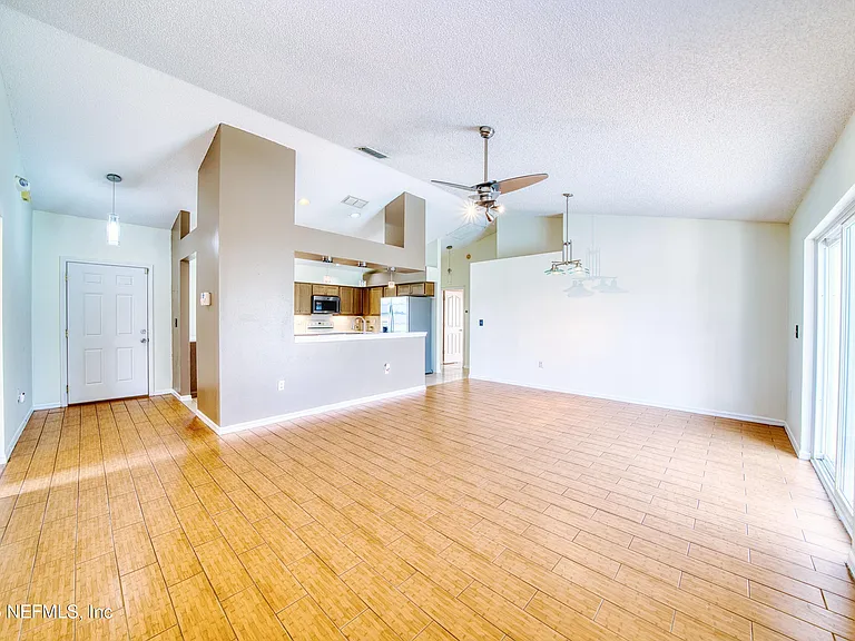 5628 Loma Vista Dr W — Photo 14