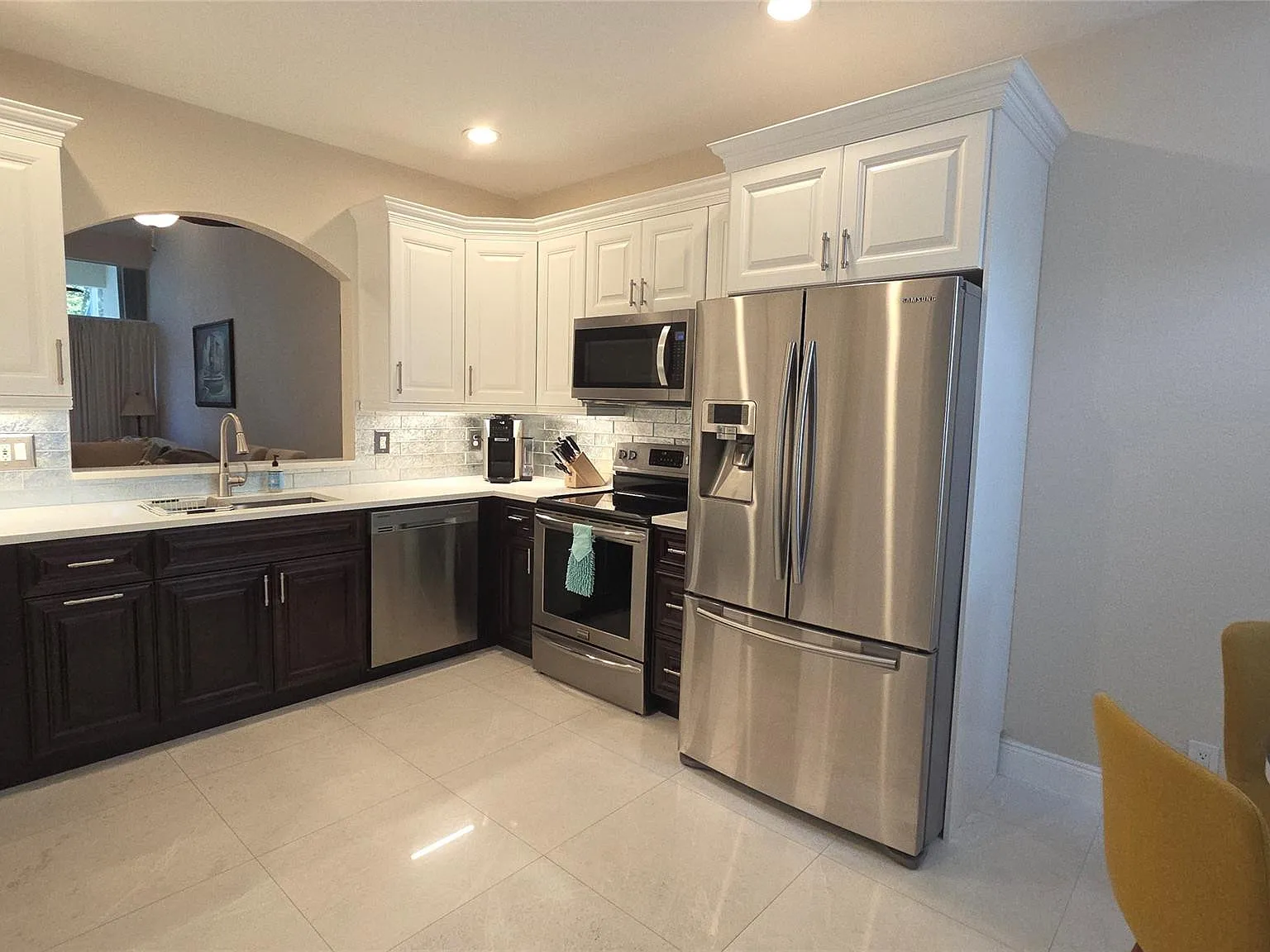 3 bed, 3.5 bath, 2477 sqft, $5,000 — Photo 3