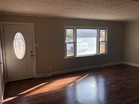 3rd image of 216 Longview Dr