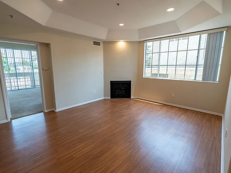 114 North Doheny Drive — Photo 19