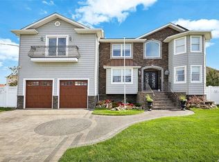 61 Alhambra Rd, Massapequa, NY 11758