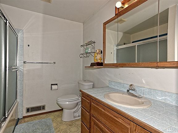 5th image of 2709 232nd St SW