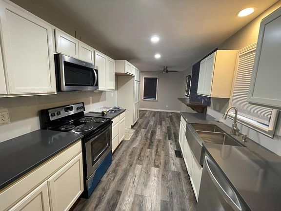 3rd image of 805 N Stanton Ave