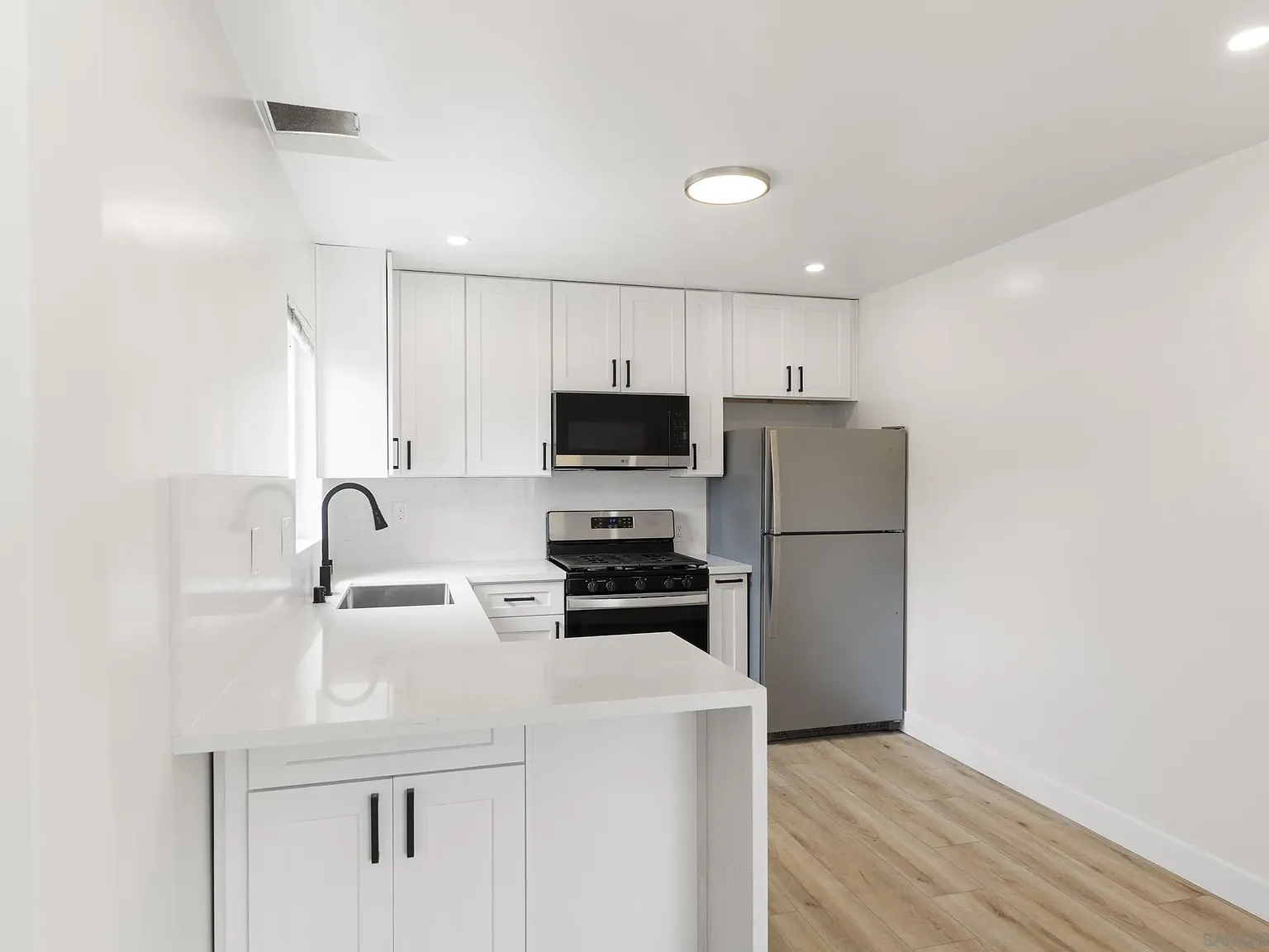 2 bed, 1.0 bath, 729 sqft, $2,695 — Photo 3