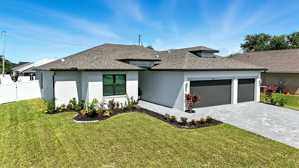 Building Photo - 4226 SW 13th Ave