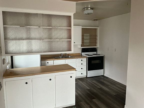 4th image of 2554-2560 NE Hoyt St
