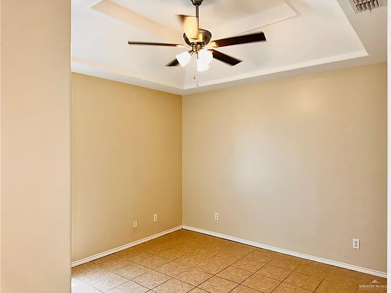 2105 W Western Dr #2 — Photo 6