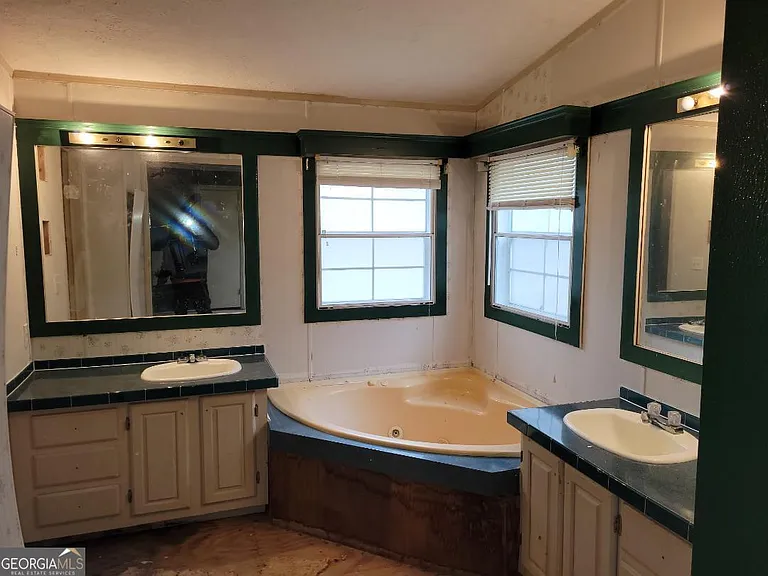 74 Daniel Dr — Photo 2