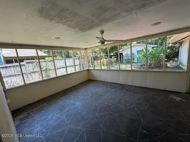 710 Mills Ave — Photo 25