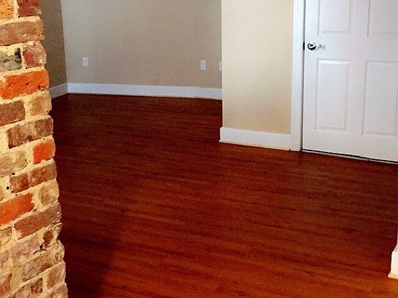 4th image of 1321 1/2 E Main St APT 105