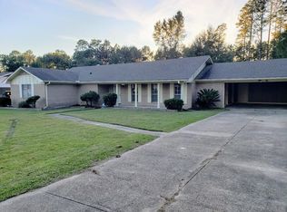 16 Lakewood Dr, Hattiesburg, MS 39402