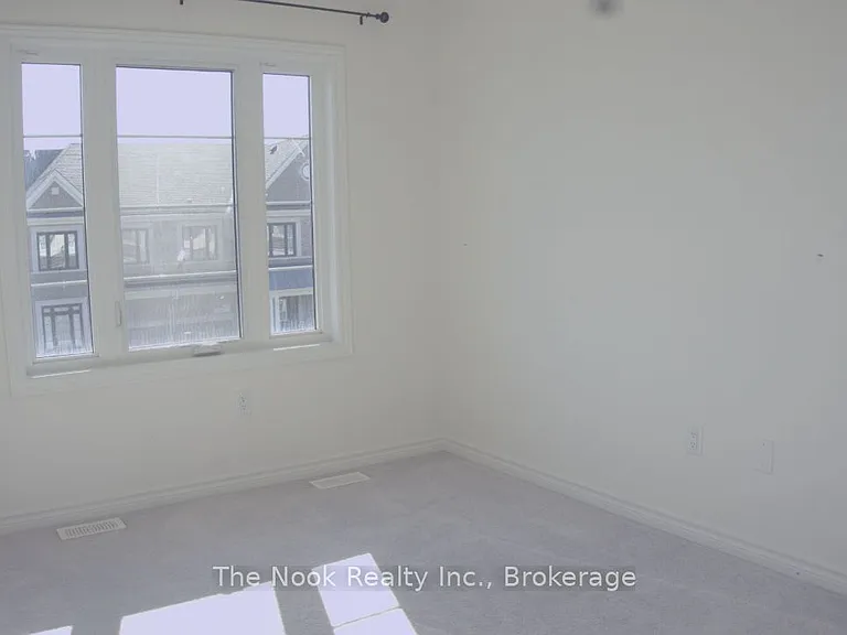 26 Louise Cres — Photo 10
