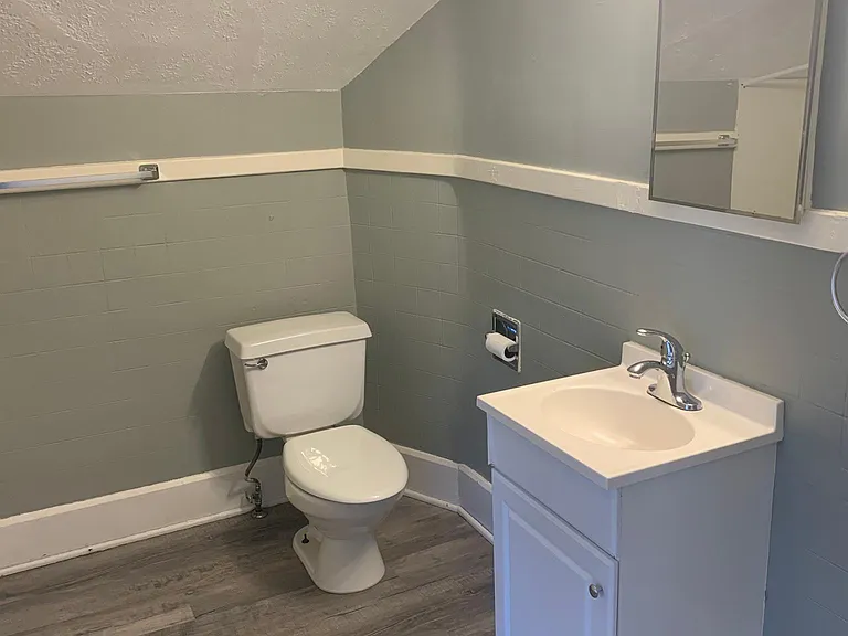 Upstairs bathroom no sink