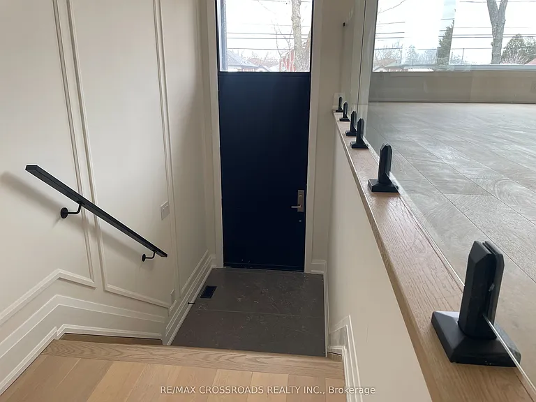 790 Midland Ave #B — Photo 4