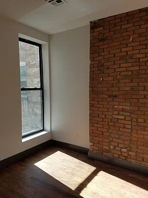 Rented by Space Link Realty | media 8