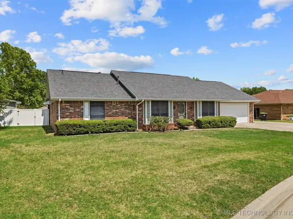 1314 Whispering Hills St, Ada, OK 74820
