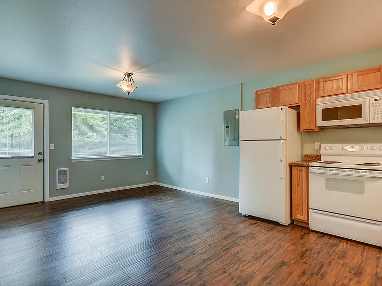 Recently Updated 2-bedroom Cottage — Photo 2