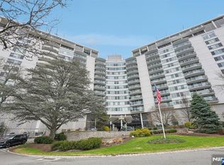1 Claridge Dr APT 104, Verona, NJ