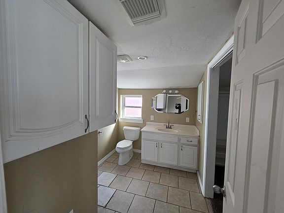 3rd image of 1517 N Park Ave