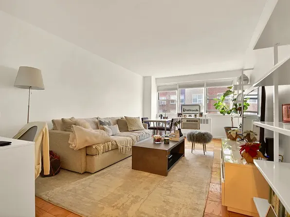245 E 35th St, New York, NY