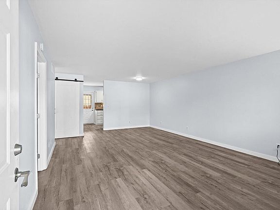 3rd image of 303 Crystal Pl APT 14