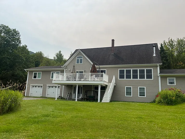 748 Wes White Hl — Photo 1