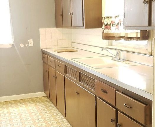 2nd image of 2117 Kilburn Ave