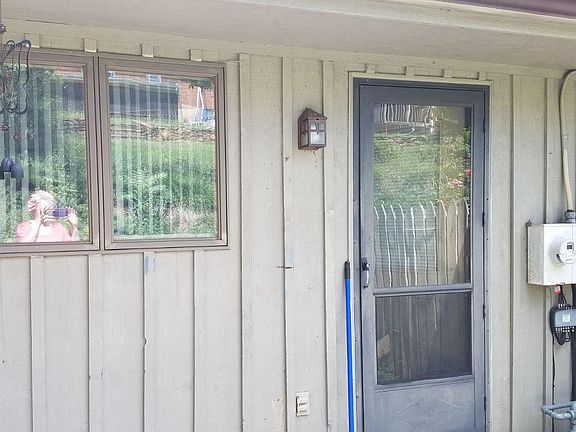 4th image of 815 Roanoke Blvd #815