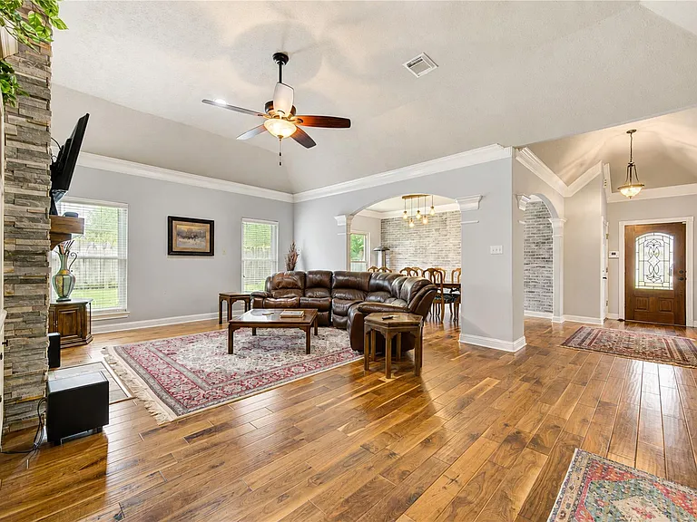 1811 Emerald Green Dr — Photo 25