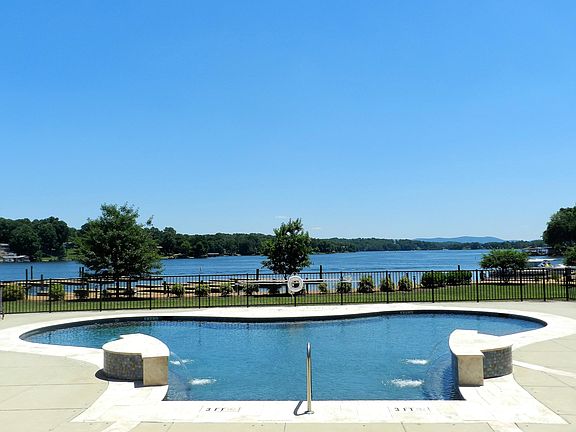 3rd image of 100 Bridgewater Pointe Pl Unit 104