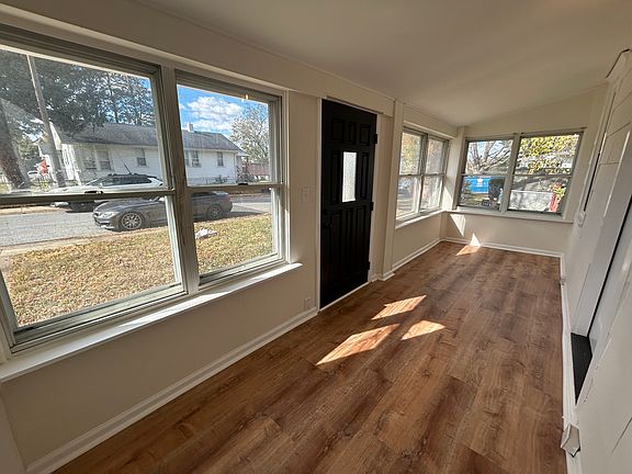 3rd image of 18 Maryland Ave