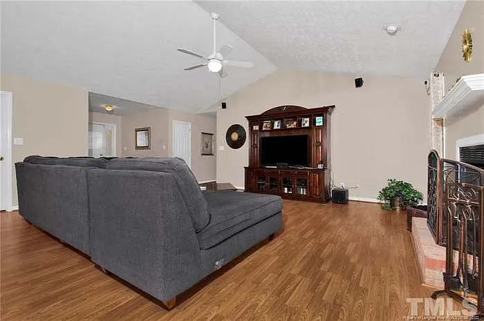 3024 Coachway Dr — Photo 9