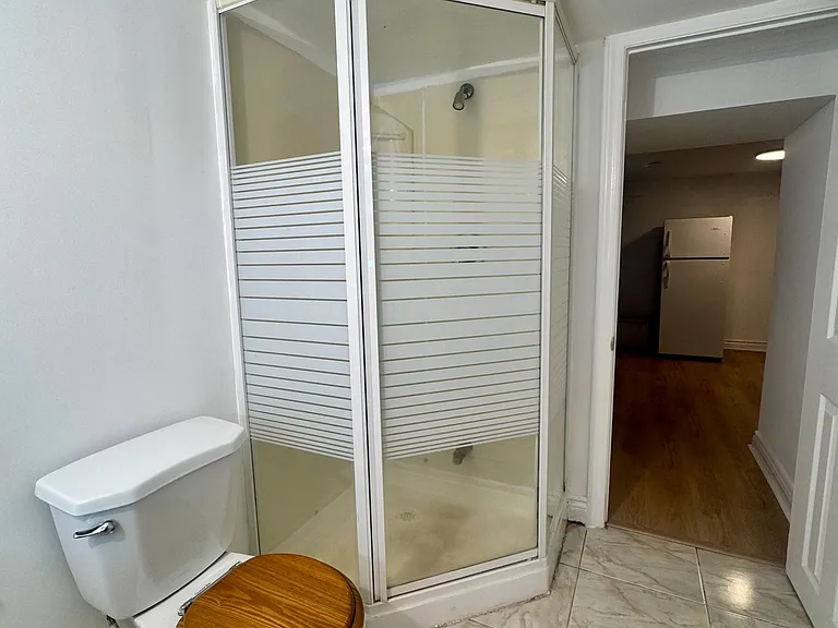 27 Lyndale Dr — Photo 6